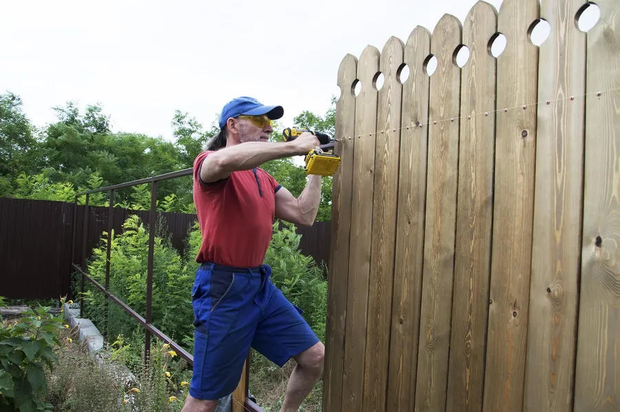 How Paint Protects Your Fence From Long-term Damage Des Moines, WA How Paint Protects Your Fence From Long-term Damage Des Moines, WA
